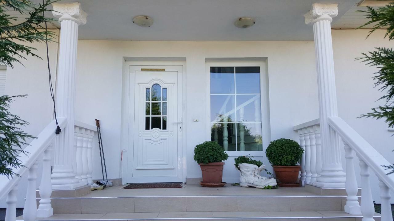 Leon'S Silberwald Appartement Strasshof an der Nordbahn Buitenkant foto